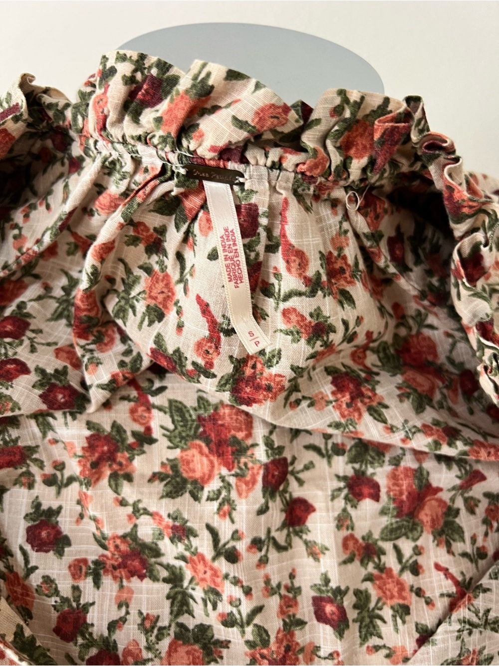 Free People Meant To Be Floral Boho Blouse Size S Ruffle Tie Neck Cotton - Picture 10 of 11